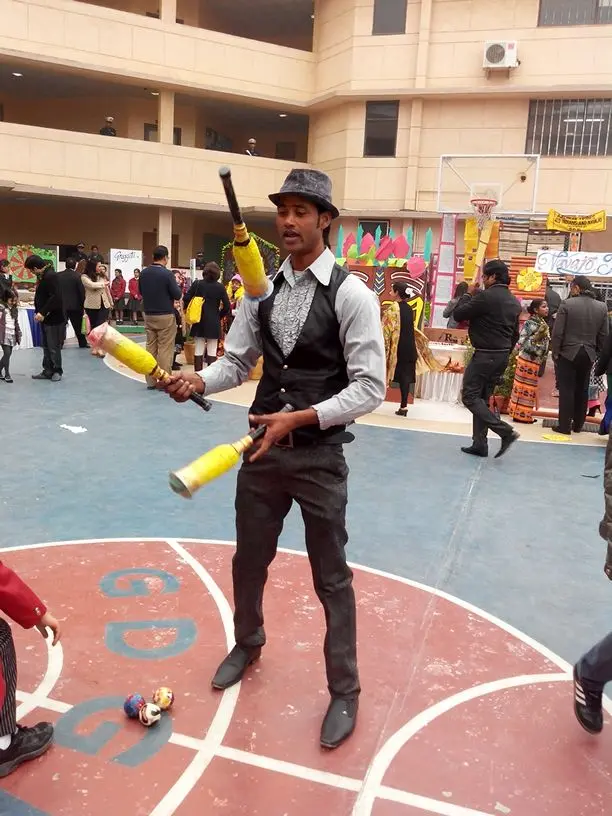 juggler birthday parties kids party juggling act live performance circus-style entertainment events hire events artist kids party show celebrations